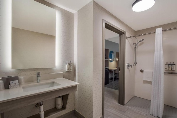 Holiday Inn Express & Suites - Lexington, an IHG Hotel image 17