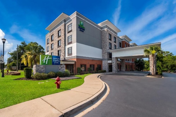 Holiday Inn Express & Suites - Lexington, an IHG Hotel image 9